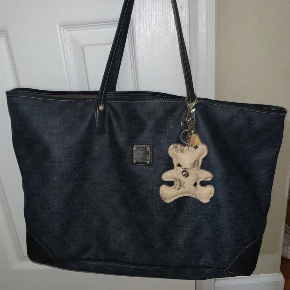 🌸 💯% MCM TRAVELERS XL MONOGRAM SHOPPING TOTE🌸